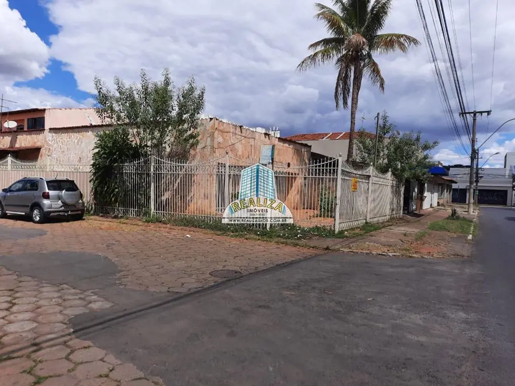 Realiza Imóveis Vende - Excelente Casa de Esquina na QI 06, Conjunto U - Guará I...