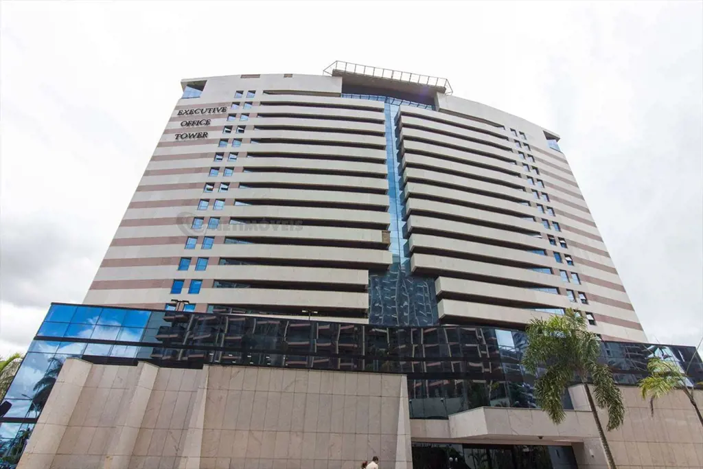 Um prédio executivo com excelentes lojas e escritórios e uma localização nobre e...