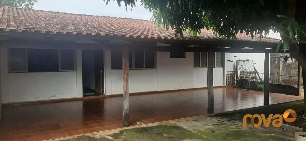 Casa 5 quartos, sendo 2 suítes americanas,banheiro social, quintal,garagem para ...
