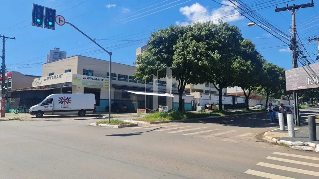 Prédio comercial em 02 avenidas de grande fluxo, com Loja/Galpão no térreo e 06 ...