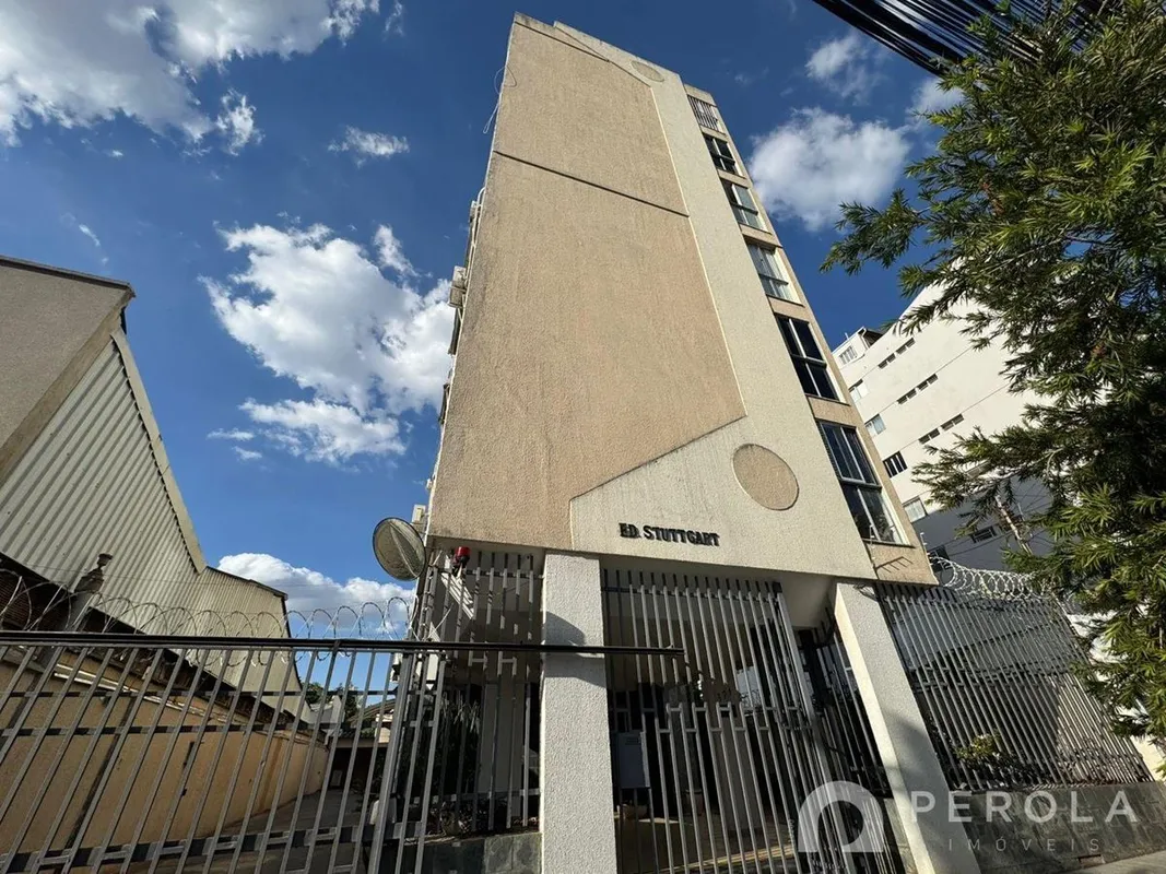 Apartamento com dois quartos, sala para dois ambientes, banheiro social, cozinha...