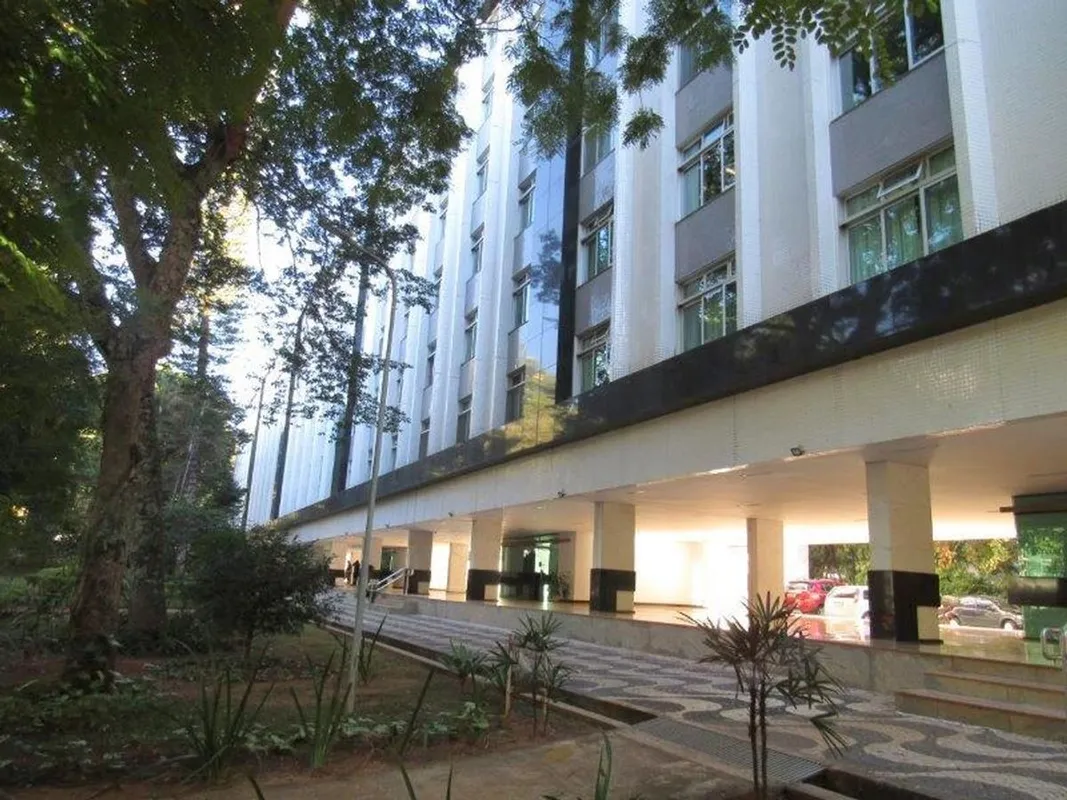 PRÉDIO REFORMADO! SALA EM L, 04 QUARTOS SENDO 03 COM ARMÁRIO E 01 SUITE, WC SOCI...