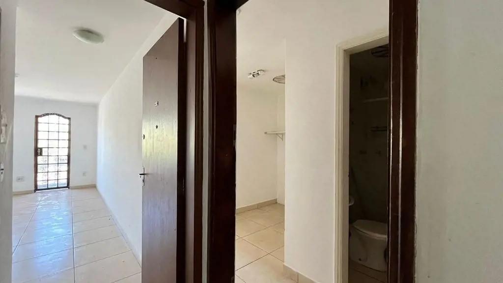 Kitnet Reformada com Vista para a W3 - Asa NorteSCLRN 716 Bloco A, Brasília-DFDe...