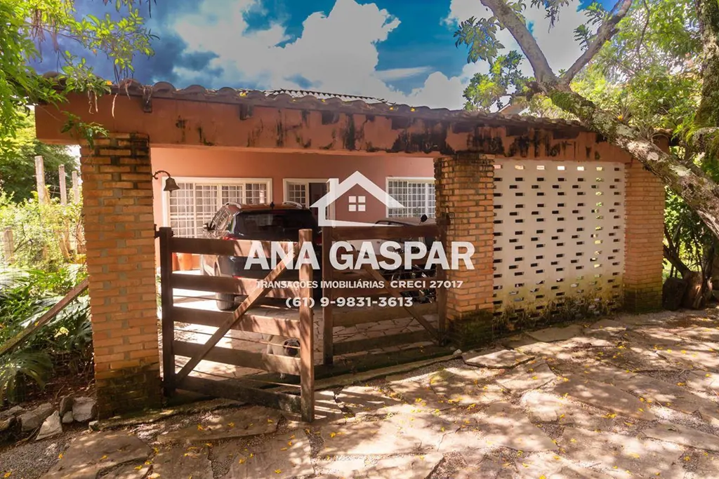 Boa casa localizada na melhor quadra do PARKWAY, com excelente relação custo ben...