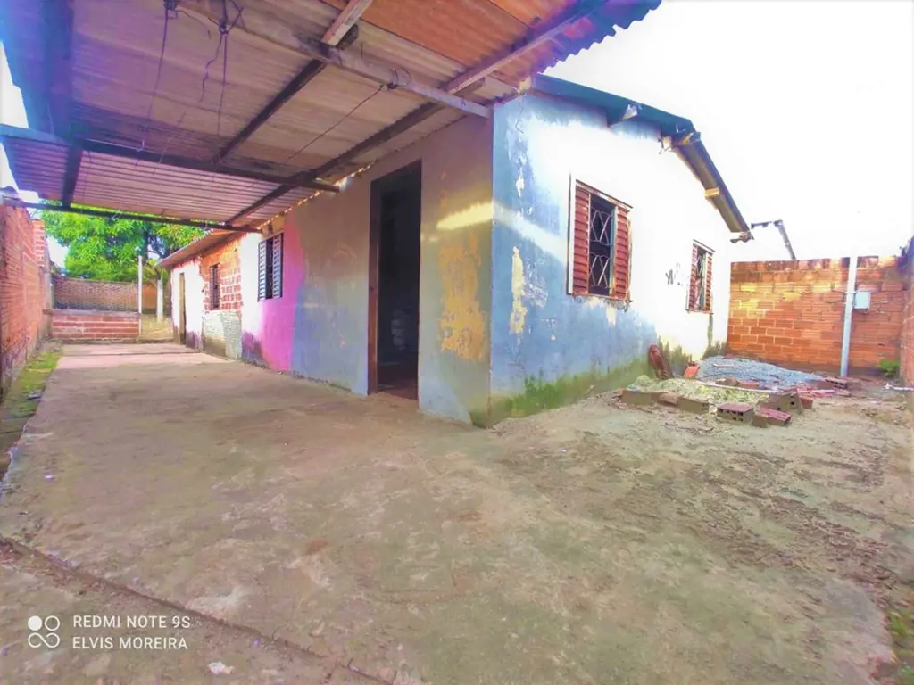 CASA À VENDA, LOTE INTEIRO DE 300 METROS QUADRADOS, NO SETOR INDUSTRIAL MUNIR CA...