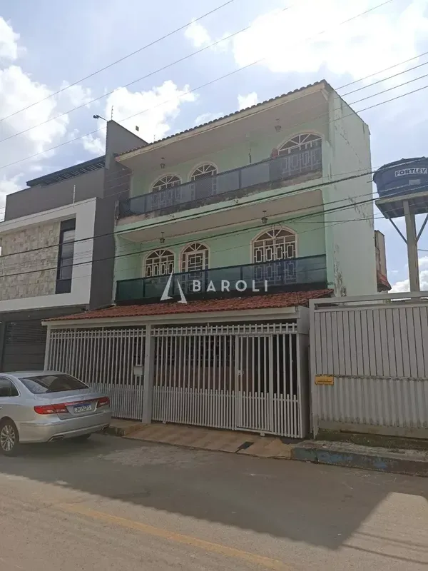 BAROLI IMÓVEIS VENDE CASA TIPO SOBRADO COM TERRAÇO PANORÂMICO NA QE 38 – GUARÁ I...