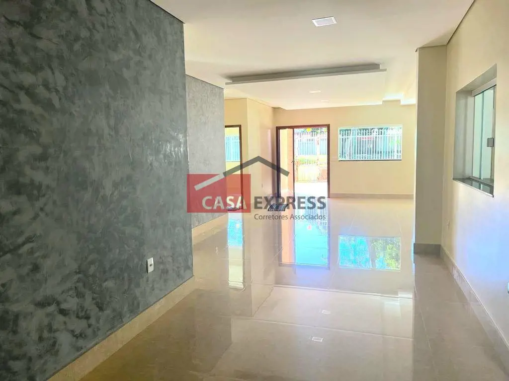 Casa moderna recém refirmada na Qda 07 de Sobradinho/DF!!DADOS GERAISLote 525 m²...