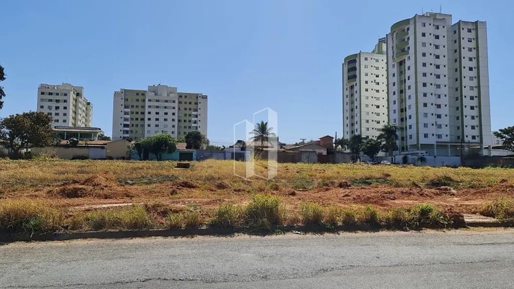 A área comercial com 3035 m², frente para 3 ruas e localizada próxima ao Buriti ...