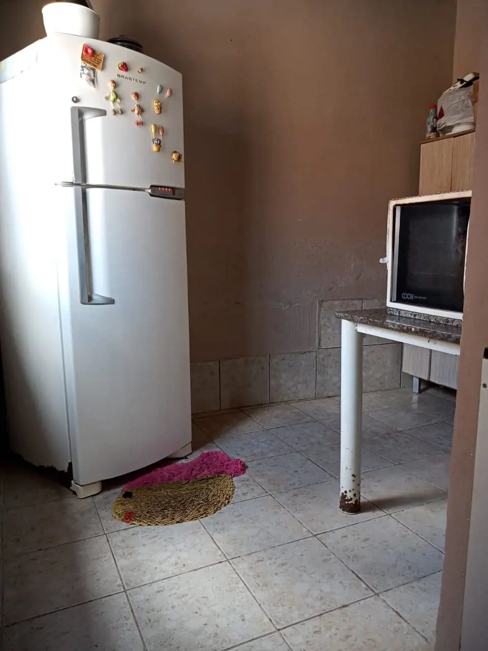 VENDO CASA COM 3 QUARTOS EM RUA SEM SAIDA O QUE IMPEDE A PASSAGEM DE ESTRANHOS ,...