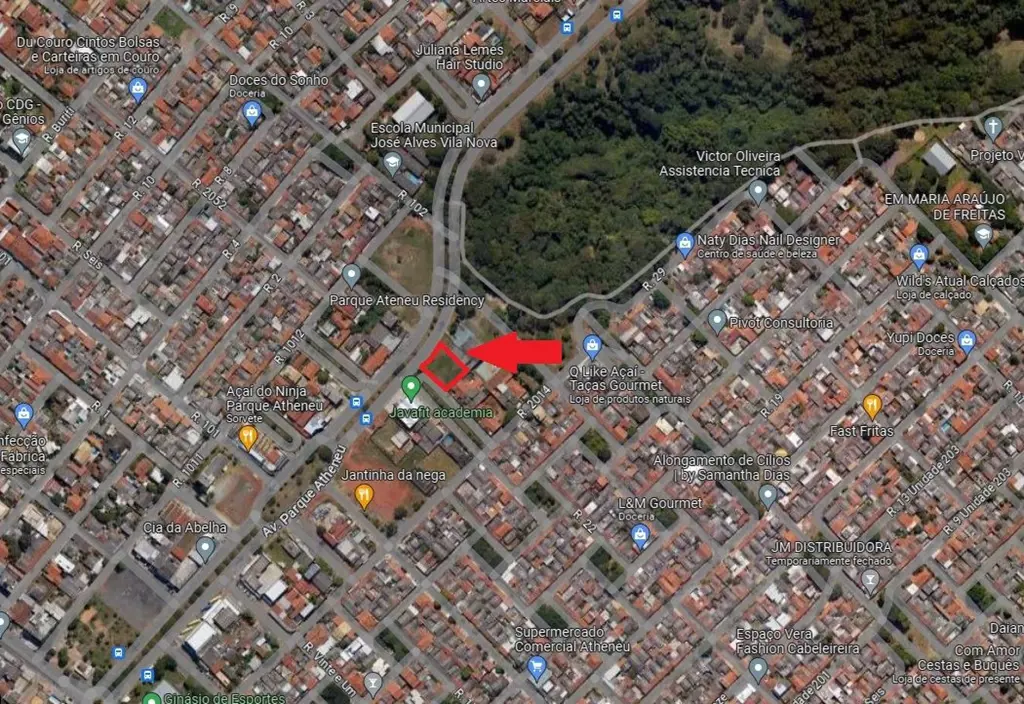 Amplo terreno de esquina(mais de 900m²), plano, sem edificações, para construção...