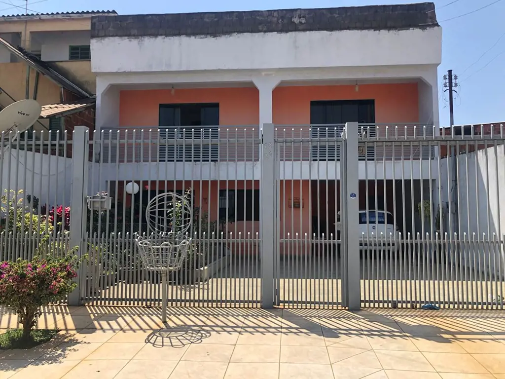 CASA DOIS PAVIMENTOS, COM SALA, COZINHA E UMA SUÍTE COM ÁREA DE SERVICO COBERTA ...