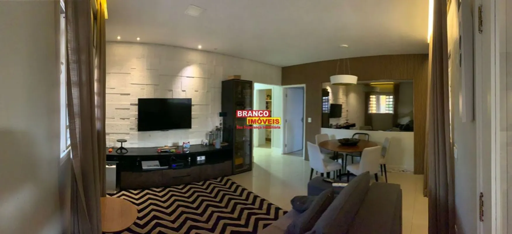 Branco Imóveis - VENDE CASA NA COLONIA AGRICOLA ÁGUAS CLARAS, o imóvel possui 40...