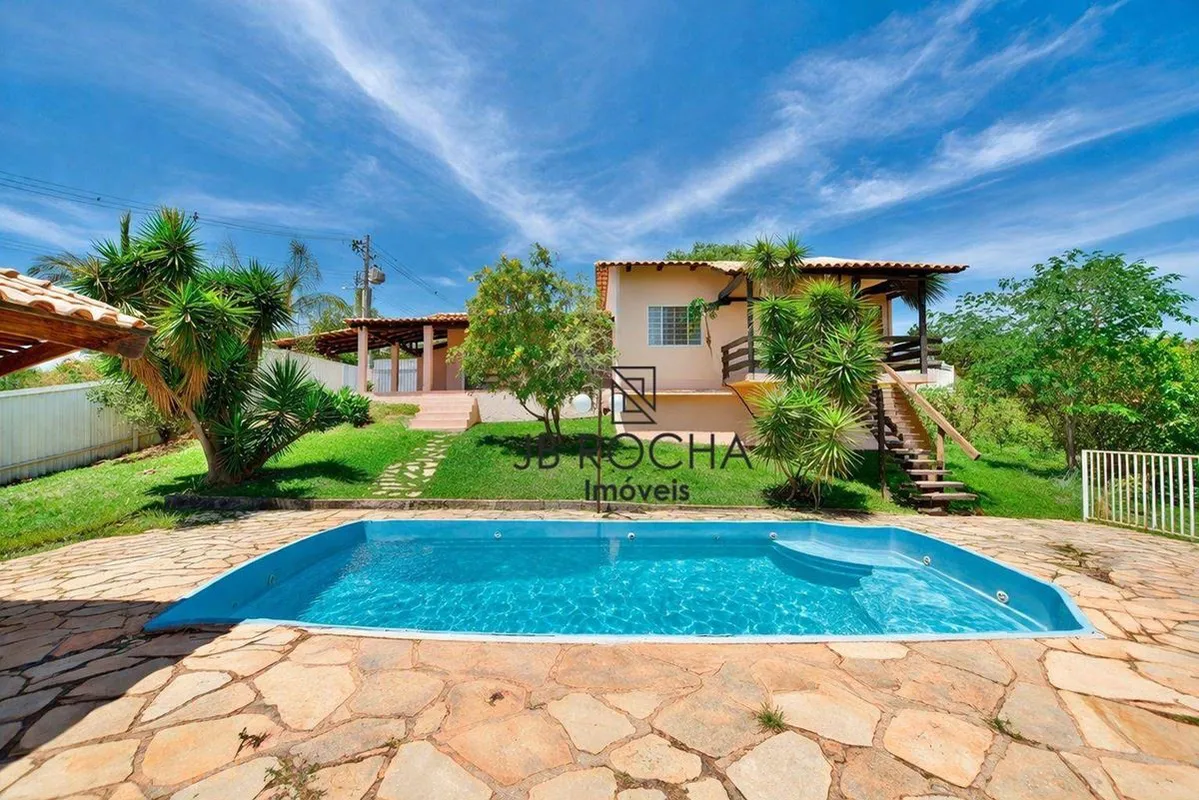 JB ROCHA IMÓVEIS VENDE COM EXCLUSIVIDADECasa térrea no Condomínio Solar da Serra...