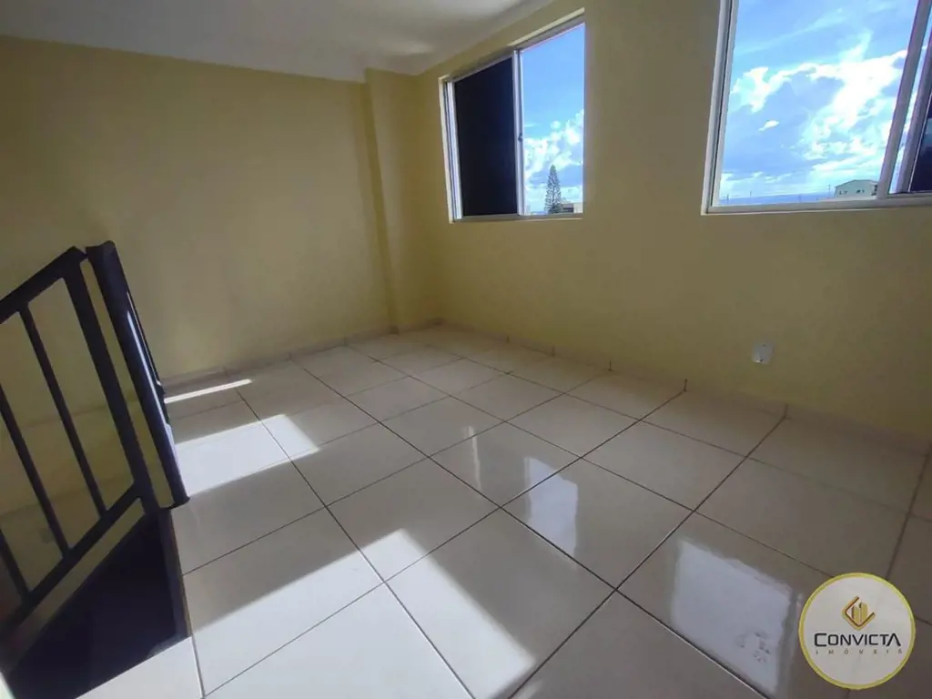 UM APARTAMENTO DUPLEX COM 02 QUARTOS SENDO 1 SUITE,SALA, COZINHA , BANHEIRO E AR...