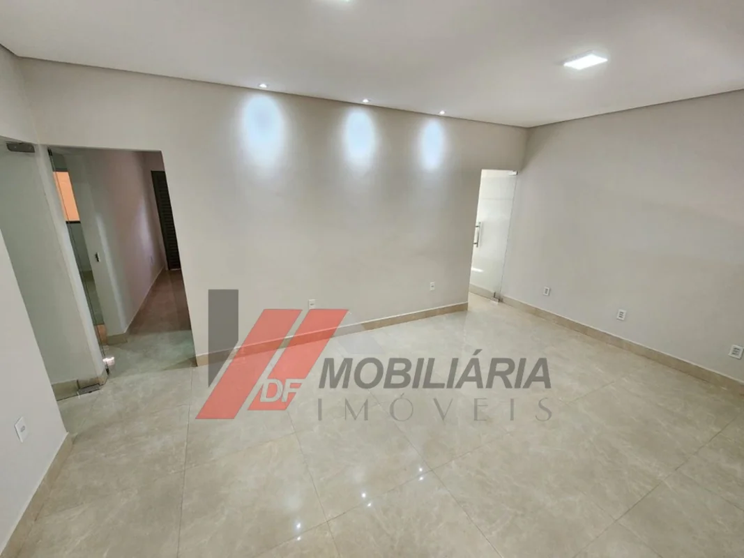 CASA PARA VENDA 04 QUARTOS EM CEILÂNDIASituada em localização privilegiada, exce...