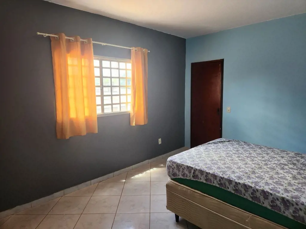 Vendo Predio com: Loja comercialApartamento de 3 quartos sala coz Wc ..+ Uma Cas...