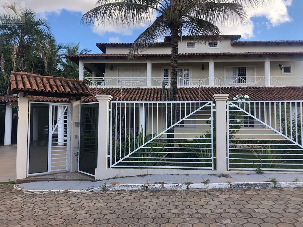 Vende-se um Linda e Exuberante casa na Arniqueira, com Lindo jardim e uma aconch...