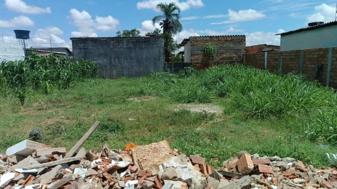Vende-se lote no Jardim Monte Cristo, município de Aparecida de Goiânia, Rua 13,...