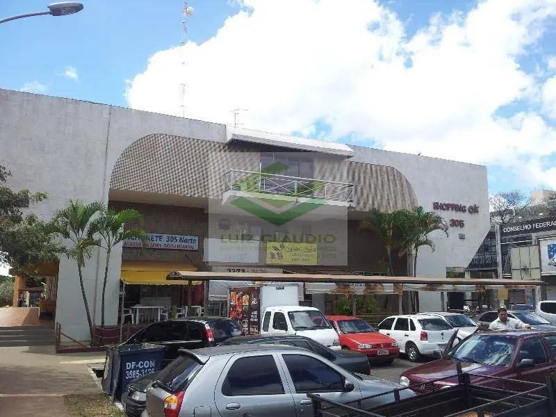 Excelente sala comercial com banheiro com pintura nova, tendo de área privativa ...