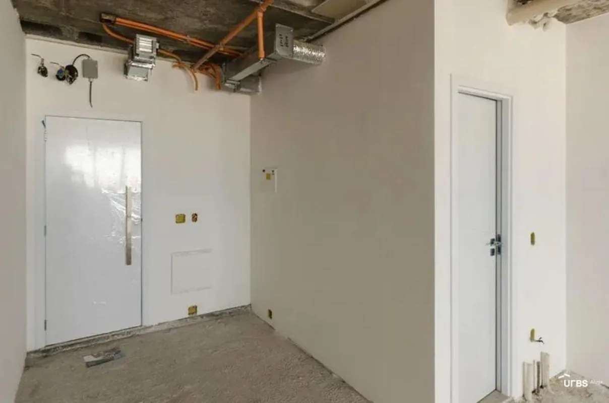 Excelente sala comercial em vão livre com 44,39 m² com banheiro privativo e gara...
