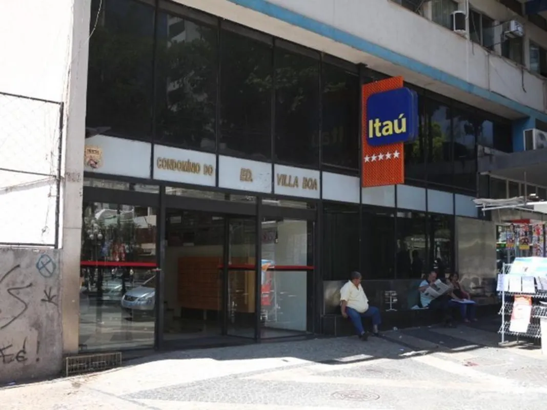 Sala comercial com WC privativo com 33m2 no Edifício Vila Boa. Localizada na Ave...