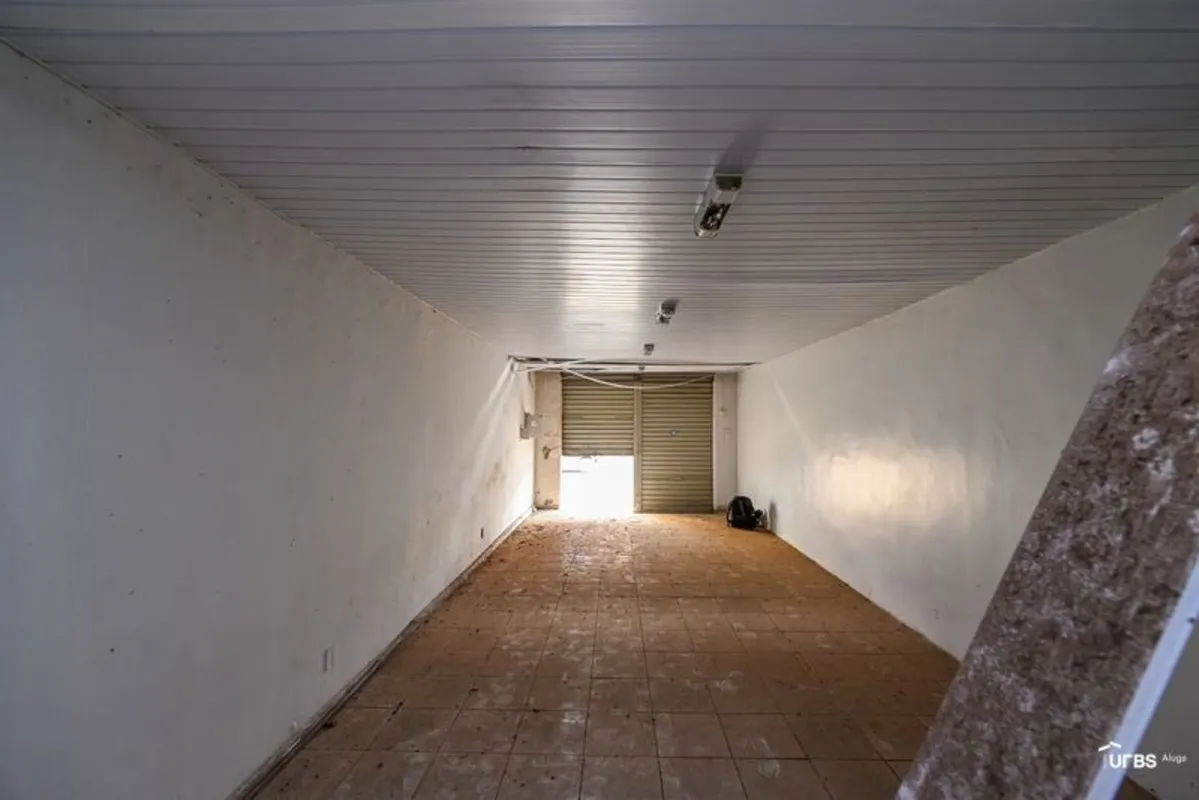 Loja comercial na Rua 4 no Setor Central, próximo à Avenida Goiás com 77m², meza...