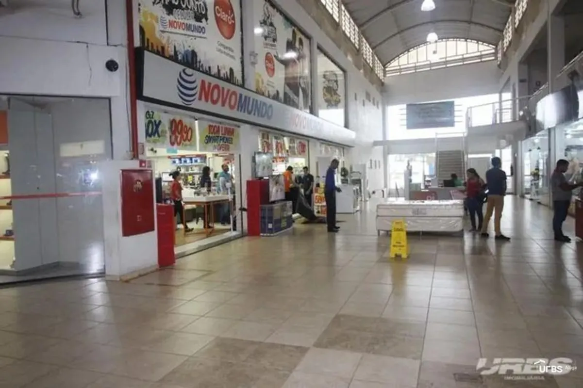 Espaço para instalação de um quiosque de número 4 que está localizado no corredo...