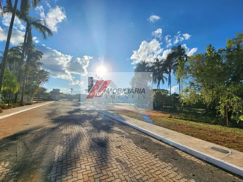 TERRENO PARA VENDA NO PARKWAYSituado em localização privilegiada na Quadra 15 do...