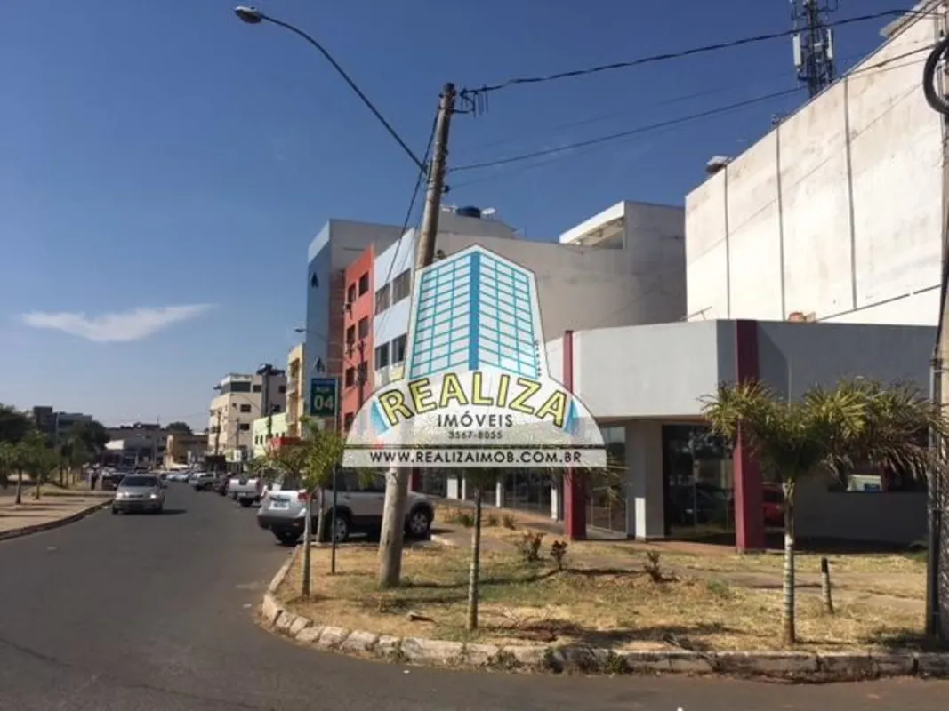 EXCELENTE LOJA FRENTE PARA A PISTA COM UMA LOCALIZAÇÃO SUPER PRIVILEGIADA COM 37...