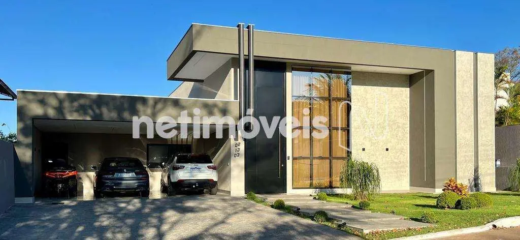 Vende-se uma das melhores casas do Jardim Botânico, térrea, altíssimo padrão, pr...