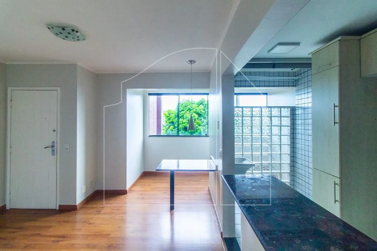 DALL´OCA IMÓVEIS ALUGA: Ótimo apartamento vazado, nascente, bem ventilado, local...