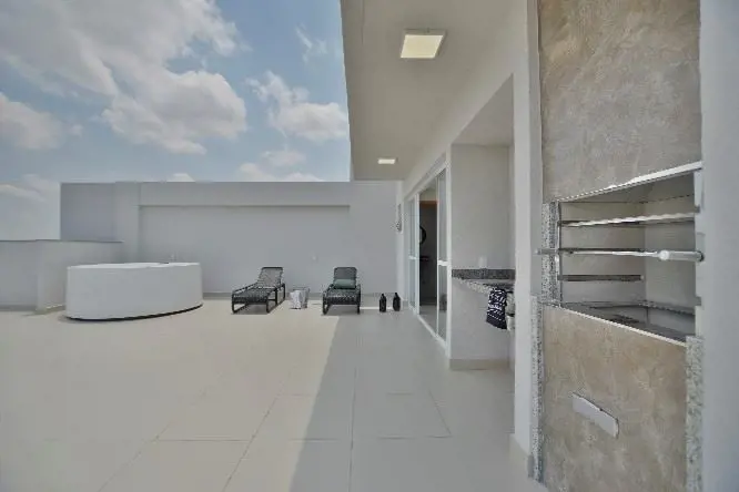 Apartamento com cobertura privativa de três quartos sendo uma suítePiso porcelan...