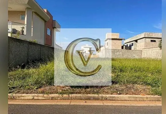 Lote número 10, Quadra 52, Residencial Villa Suíça. 250 m2 e com um muro lateral...