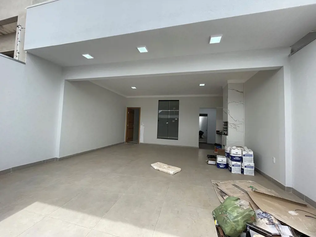 Casa localizada no bairro Arco-íris Em fase de acabamentos 3 quartos sendo um su...