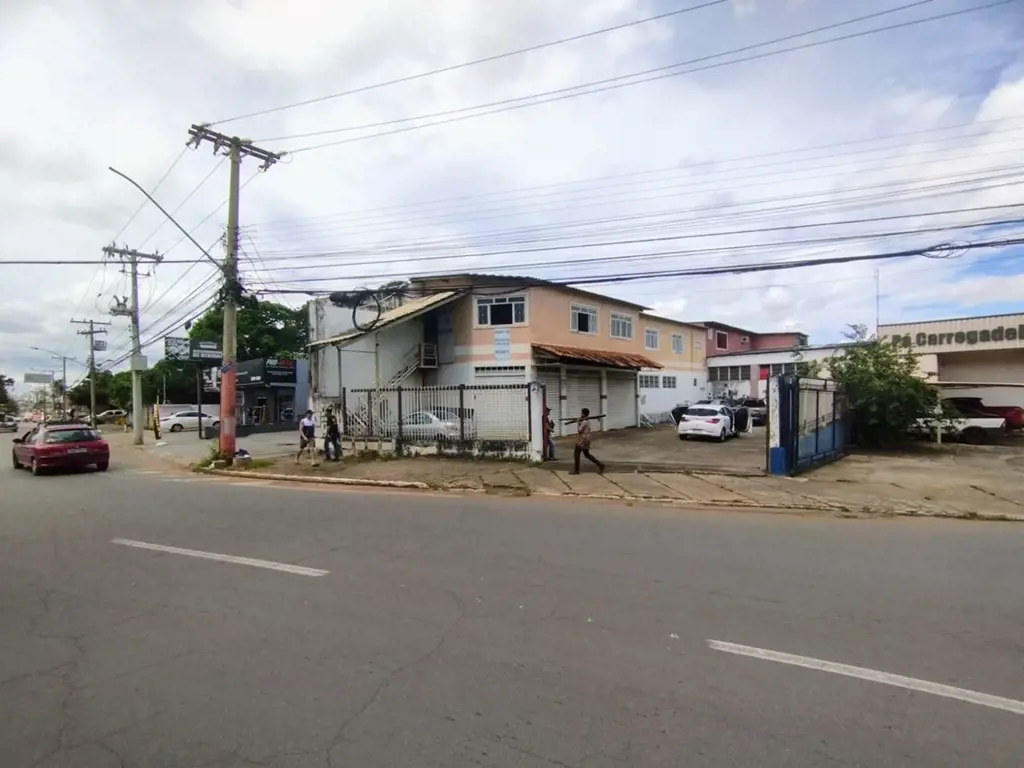 Galpão Comercial na Av. São Francisco, setor Santa Genoveva. Terreno com 560 met...