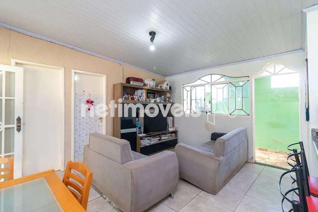 Casa térrea simplesConstruída no final do lote Terreno em declive: 760m2 Área co...