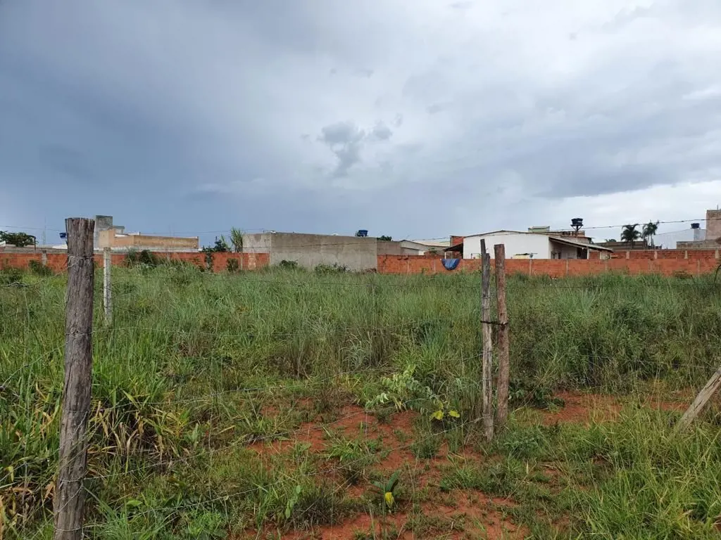 ******VENDE - SE TRÊS LOTES EM CONDOMÍNIO FECHADO NA RUA 3 DA VINTE E SEIS DE SE...