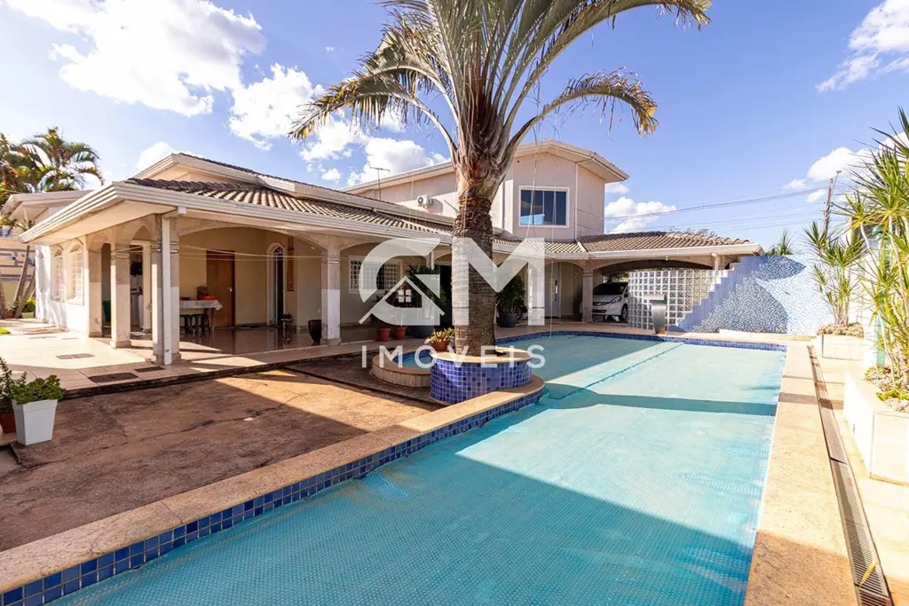 A GM Imóveis vende excelente casa no condomínio Alto da Boa Vista um dos melhore...