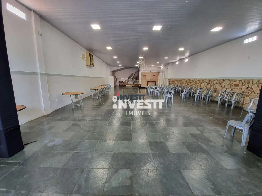 CÓD: 622046Galpão comercial, ao lado da Avenida Igualdade. Galpão feito com estr...