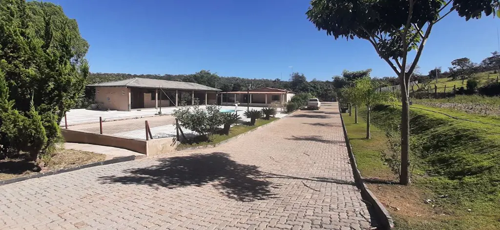 GO-425 REGIÃO CONHECIDA POR LAGOINHA, VIZINHA AO EMPÓRIO SANTA FÉ E BRAÇOS DO RI...