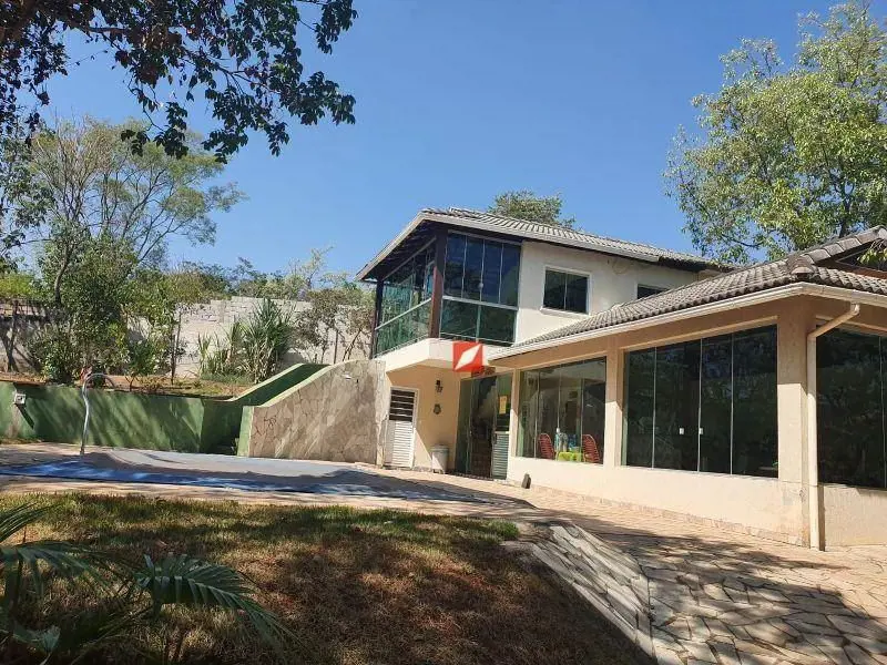 Área do lote de 2.000 m²Casa com área construída 160 m²- Sala;- 02 Suítes;- Cozi...