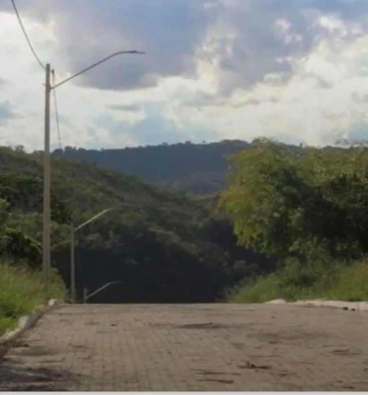 O lote com a casinha fica no condomínio Sabia Lote com casinhaCondomínio sabía 3...