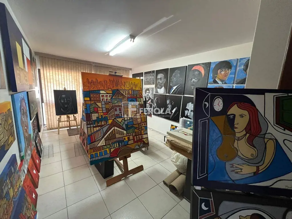 FEROLA EMPREENDIMENTOS IMOBILIÁRIOS VENDE: Excelente sala/KIT super bem localiza...