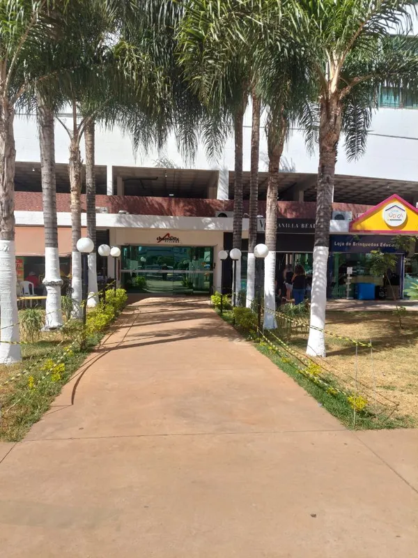 Prédio com ótima localização, próximo a a estação Arniqueiras do Metrô, comércio...