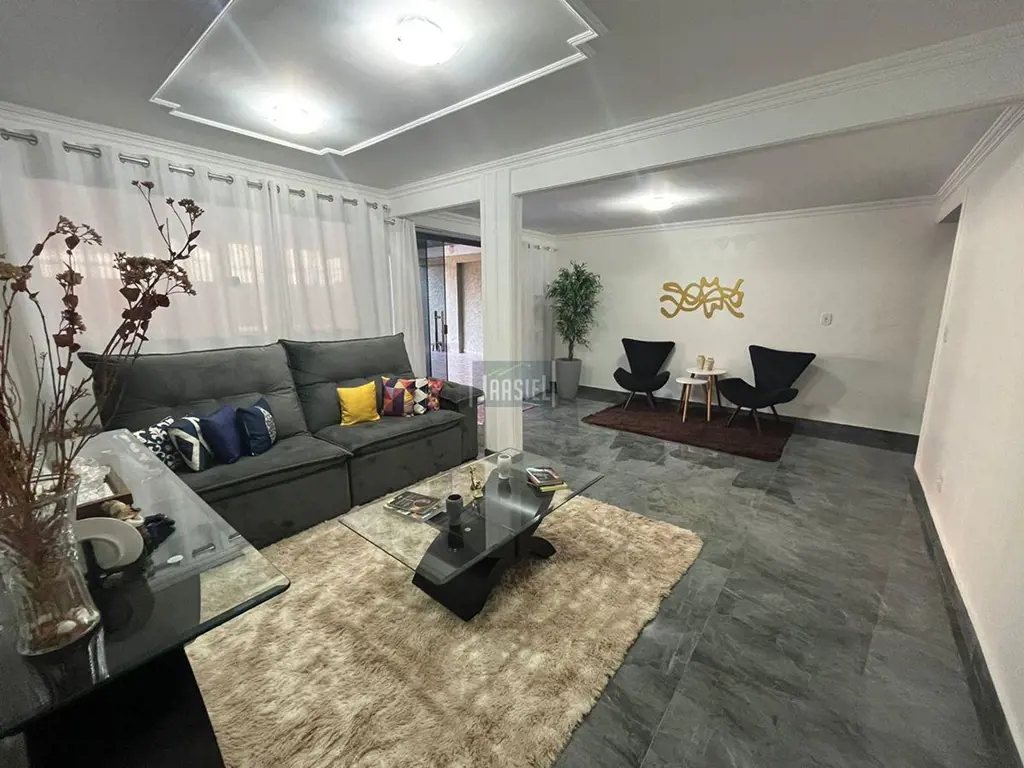 Exclusiva!!! Excelente sobrado no residencial Santos Dumont. Imóvel com varanda ...