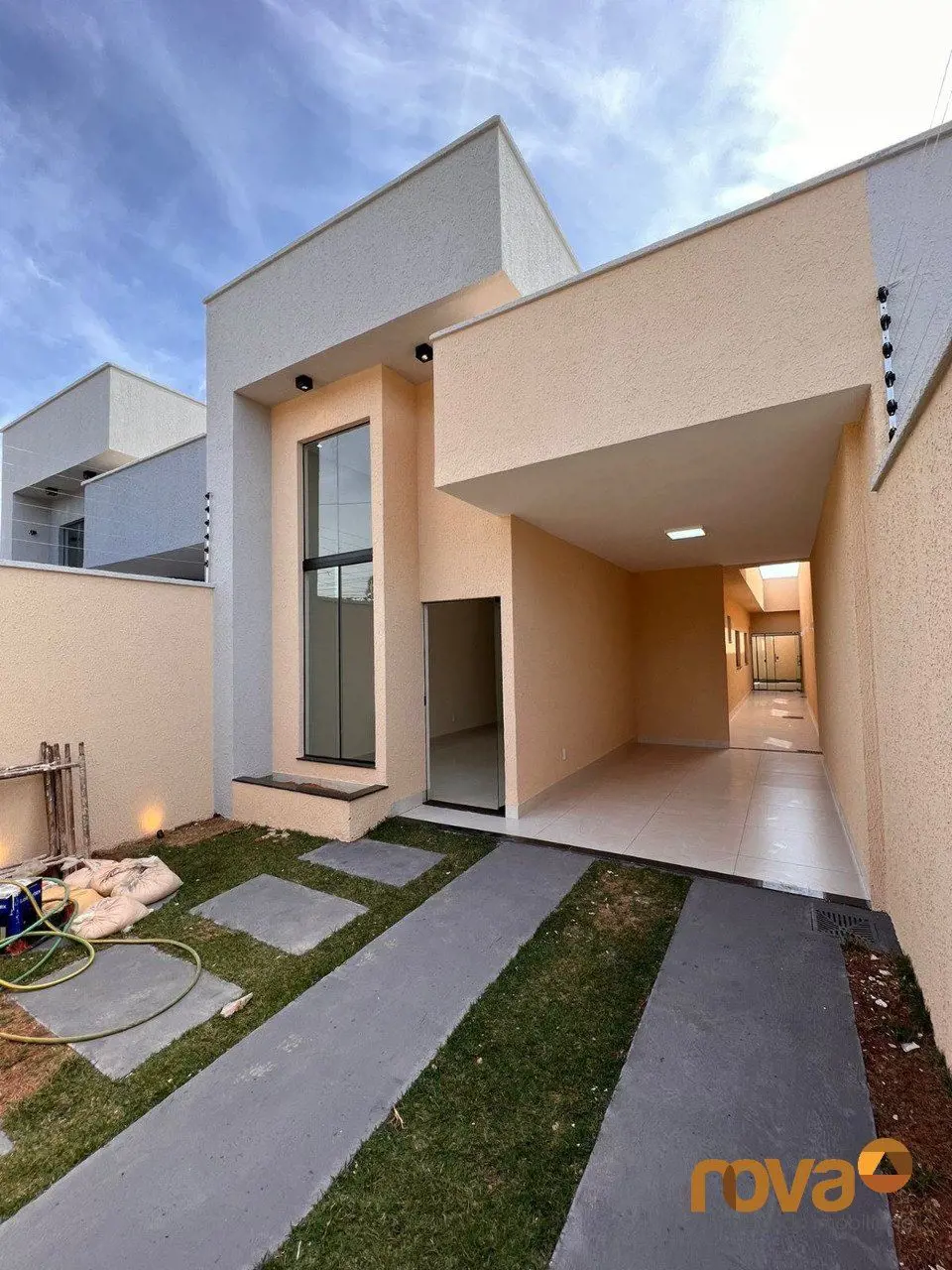 Casa 3 quartos ,sendo 1 Suíte, varanda gourmet, quintal, garagem para 2 carros c...