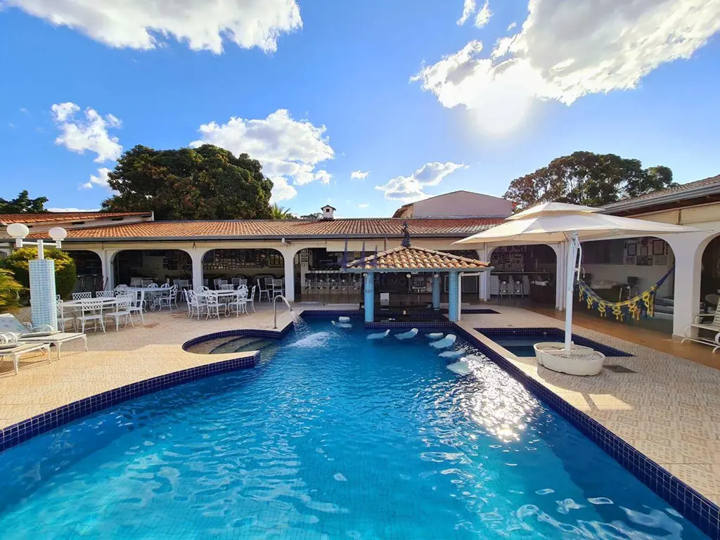 Planalto Central Imóveis vende com exclusividade excelente casa térrea, 911,69m²...