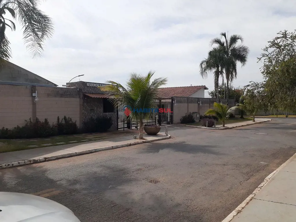 Casa em condomínio fechado com 02 quartos com armários e ar-condicionado;Sala co...