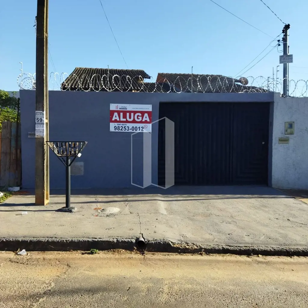 Alugo Casa com 2 quartos sendo 1 suíte, cozinha, sala, área de serviço, quintal ...