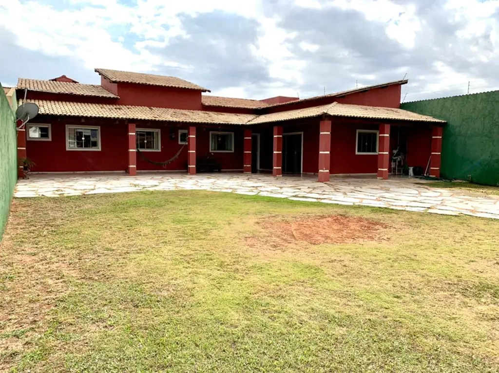 Ofereço a venda casa com as seguintes características localizada na RUA 04B COND...
